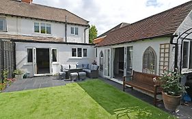 Central Townhouse With Free Onsite Ev Parking